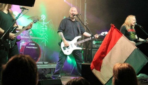 Bíróság: három évig nem léphet fel Romániában a Kárpátia énekese