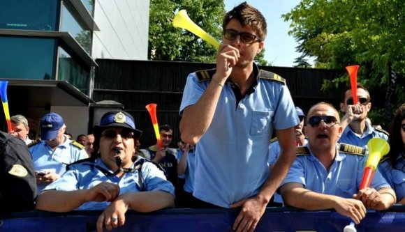 Börtönőröknek neveznék a börtönőröket