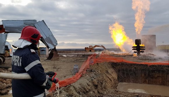 Végre: befejezték a tűzoltást a húsz napja égő szatmári gázkútnál (FOTÓK)