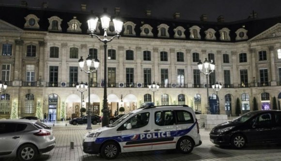 Eurómilliókat érő ékszereket loptak el a párizsi Ritz szálló kirakataiból