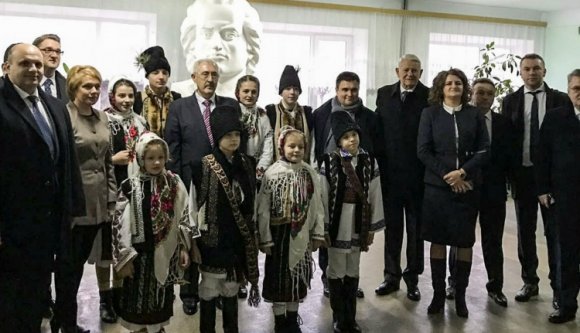 Intenzíven tárgyal Románia és Ukrajna a román kisebbség anyanyelvi oktatásáról