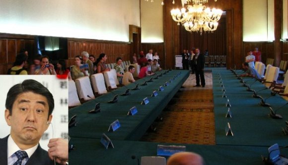 Kínos: a japán miniszterelnök nem megy a román kormány épületébe