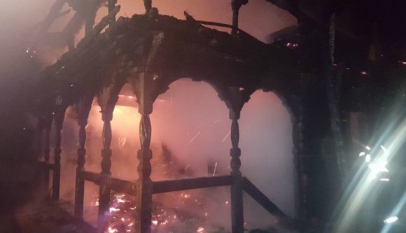 Leégett egy fatemplom Suceava közelében