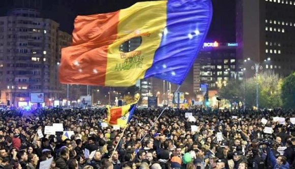 Hatalmas tüntetések zajlottak országszerte