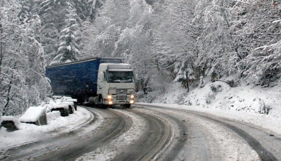 Esőre és havazásra figyelmeztetnek a meteorológusok