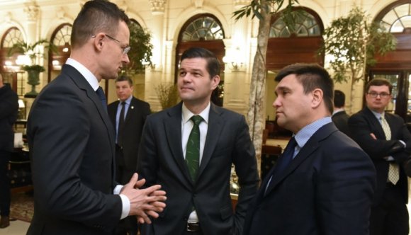 Budapest: Kijev egyeztessen a kárpátaljai magyarokkal az oktatási törvényről!