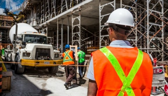 A legtöbb EU-s országban a megengedettnél többet dolgoznak