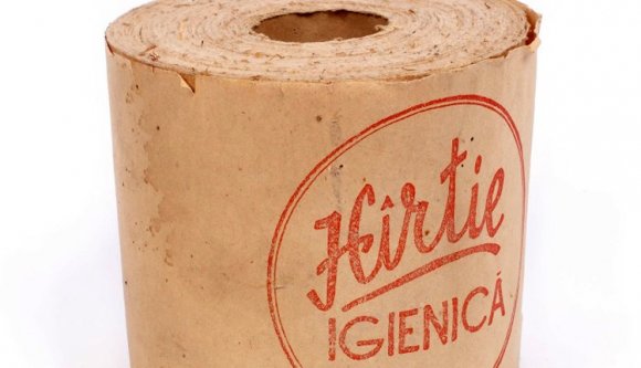 Ceaușescu ajándékaira, pionírnyakkendőre és vécépapírra is lehet licitálni