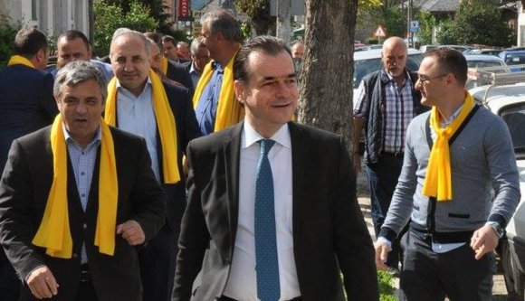 A „liberálisok” és Băsescu pártja ki akarja nyírni a katolikus gimnáziumot újraalapító törvényt