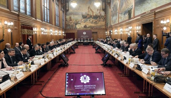 Szijjártó: nem Budapest akarja megmondani, mi a jó a külhoni magyaroknak