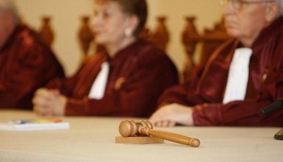 Az alkotmánybírák szuper-mentelmi jogát támadja az USR és a PNL