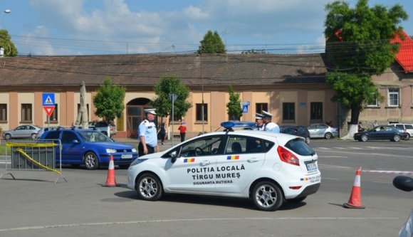 Így is lehet: magyar és román nyelven is tájékoztatja az autósokat a helyi rendőrség Marosvásárhelyen