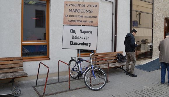 Visszakerült a Kolozsvár-tábla a Musai-Muszáj biciklijére!