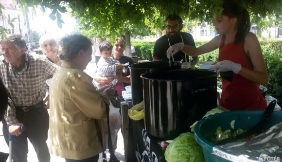 Mobilalkalmazással segítenének az éhezőknek Kolozsváron