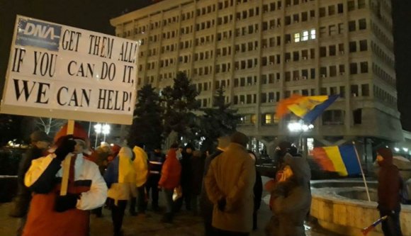 Már megint ezrek tüntettek a DNA főügyésze mellett és a kormány ellen