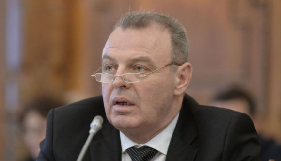 Az állásával felel a közlekedési miniszter az autópályák határidőre való elkészültéért