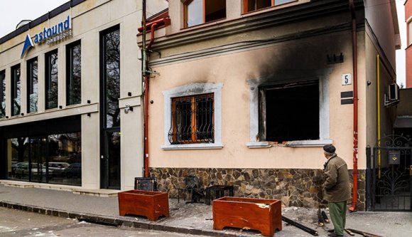 Újabb magyarellenes támadás: felgyújtották a KMKSZ irodáját Ungváron