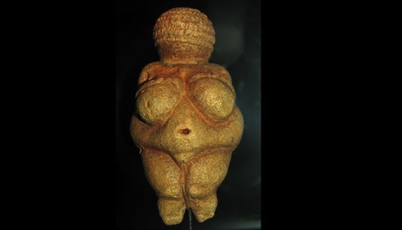 A kőkori csöcsöket is kicenzúrázta a Facebook