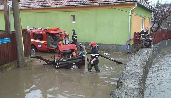 Miniárvíz és bombák a Székelyföldön