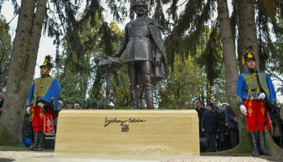 Széchenyi-szobrot avattak a nemzeti ünnepen Szatmárnémetiben