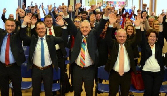 Ön szerint mit csinál itt Borbély László ezzel a sok komoly emberrel?