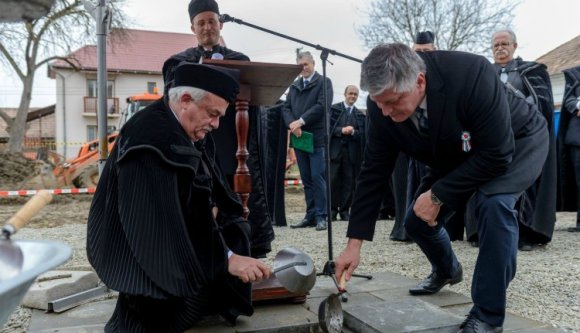 Magyar bölcsőde és óvoda épül Backamadarason