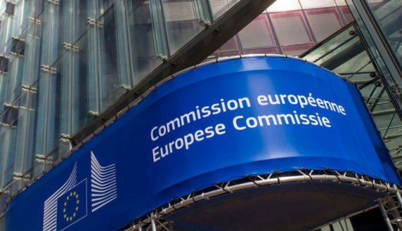 Kíváncsi a kormány, milyen román politkusokat akart „levadásztatni” az Európai Bizottság