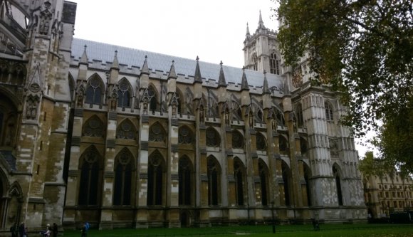 Newton mellé temetik Stephen Hawkingot