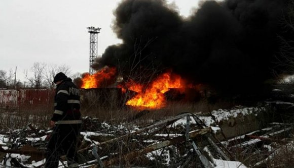 Kigyulladt egy volt olajfinomító