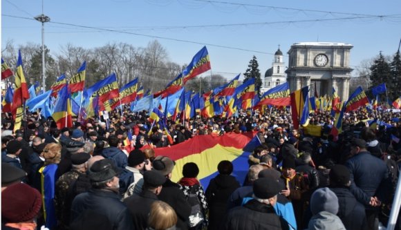 Tömegek követelték Moldova egyesülését Romániával Chișinău-ban