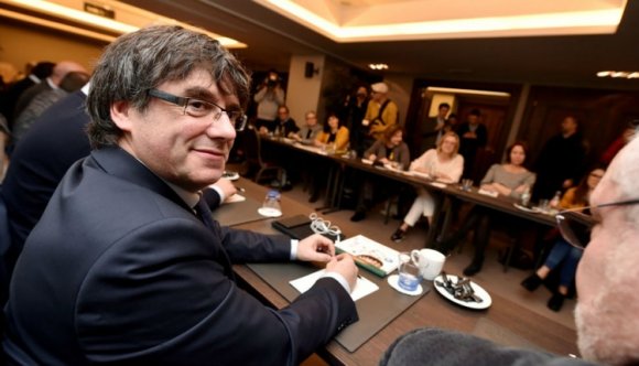Húsvét utánig izgulhat Carles Puigdemot