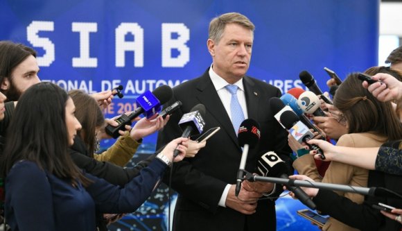 Iohannis: nincs miért sürgetni a népszavazást arról, hogy csak egy nő és egy férfi alkothat családot