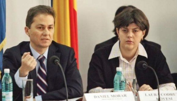 Vita a DNA jelenlegi és volt vezetője között a hírszerzéssel kötött titkos megállapodás miatt