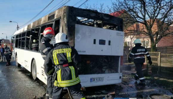 Menet közben gyulladt ki egy busz Szatmárnémetiben (VIDEÓ)