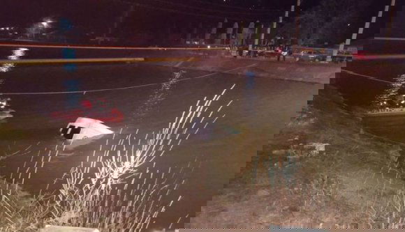 Kilencen meghaltak, amikor folyóba zuhant egy kisbusz