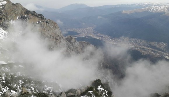 Laza utcai szerkóban, GPS-szel indult az Omu-csúcsra két norvég turista (VIDEÓval)