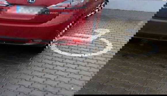 Nem kell ingatlan- és járműadót fizetniük a súlyosan sérült felnőttek törvényes képviselőinek