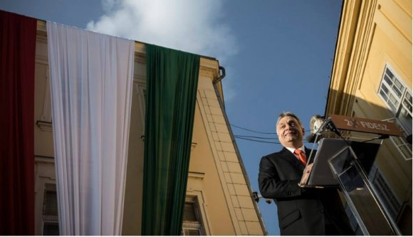 Orbán-féle illiberalizmus: a demokrácia felszámolása és nagy lépések a tekintélyelvű putyinizmus felé