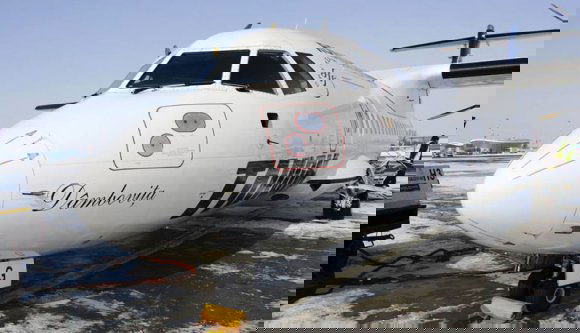 Repedt ablak miatt tért vissza a földre egy Tarom-gép