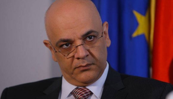 Arafat: ne csak doktorátussal lehessen oktatni egyetemen!