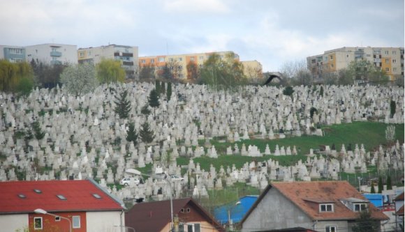 Kolozsvár: sírkő esett egy kisgyerekre a Monostori temetőben