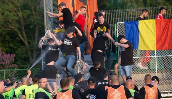 Zászlórablás és könnygáz a Sepsi – Dinamo meccsen