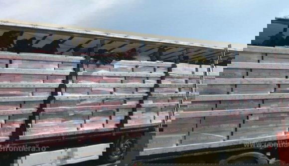 34 migráns bújt meg egy kamion rakományának tetején