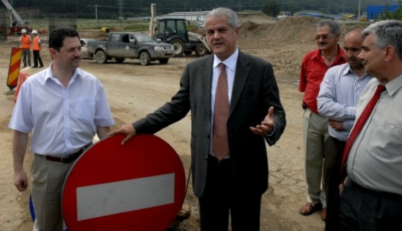 Eurómilliókat kaszáltak a hamvába holt Bechtel-szerződéssel a törökök