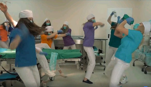 Irtó vidáman népszerűsíti a kézmosást a sepsiszentgyörgyi megyei kórház (VIDEÓval)