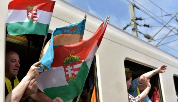 Jövő héten ismét átrobognak Erdélyen a csíksomlyói zarándokvonatok