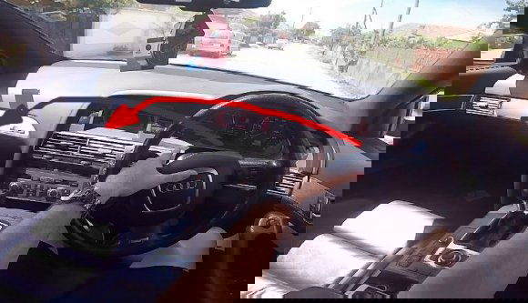 Jobbkormányos autója van? Akkor nem fogja szeretni a kormánypártot!