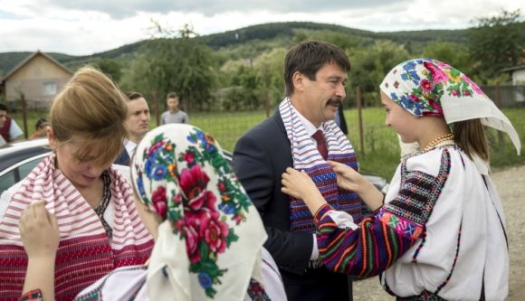 Moldvai csángókhoz látogatott Áder János