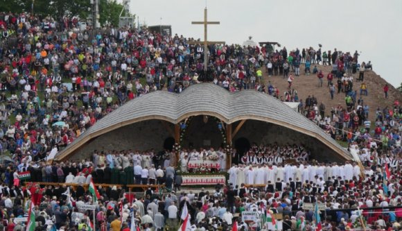 Százezrek nyertek megerősítést őseik hitében a csíksomlyói hegynyeregben (FOTÓK)