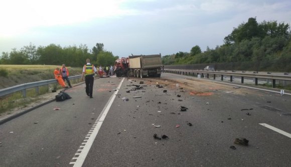 Kilenc román állampolgár halt meg egy magyarországi karambolban